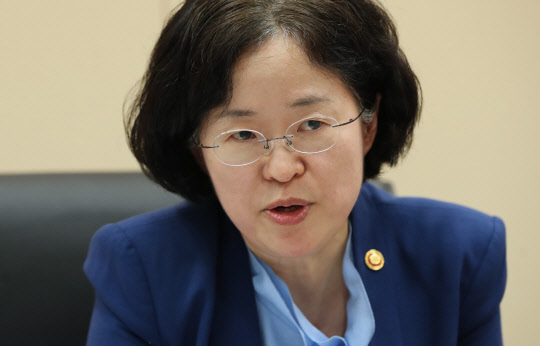 조성욱 공정거래위원장이 서울 중구 공정거래조정원에서 연합뉴스와 인터뷰하고 있다.<연합뉴스>